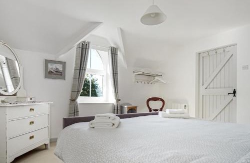 Talybont House | Pass the Keys South Lodge Coastal Cottage