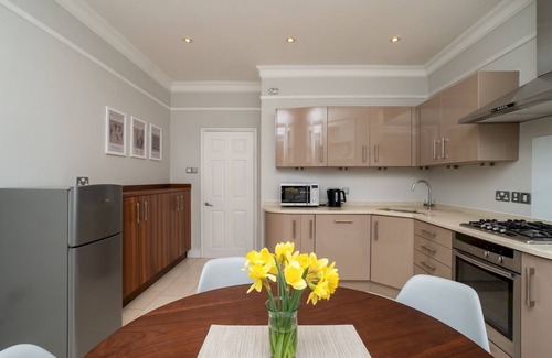 Upper Town Apartment | Pass the Keys | Spacious 3 bed apartment in prime central location