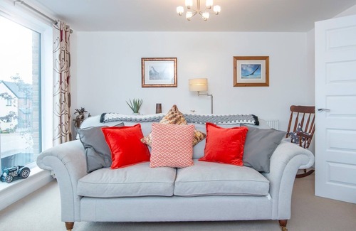 Barry House | Pass the Keys | Spacious 4-Bedroom town house with Parking