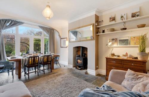 Fallowfield House | Pass the Keys Spacious 5Bed House in South Manchester