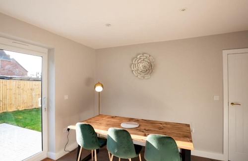 Bridgwater House | Pass the Keys Stunning 3 Bedroom Home with Free Parking