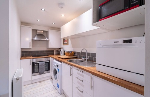 Begbroke Apartment | Pass the Keys | Stylish apartment in peaceful Oxfordshire suburb