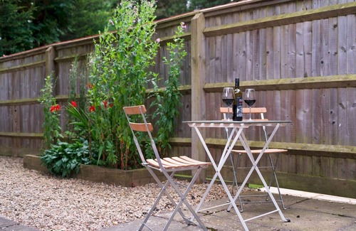 Begbroke Apartment | Pass the Keys | Stylish apartment in peaceful Oxfordshire suburb