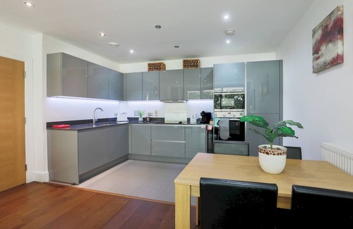 Kew Apartment | Pass the Keys | Stylish Designer Balcony Apartment in Kew
