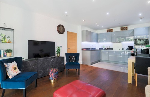 Kew Apartment | Pass the Keys | Stylish Designer Balcony Apartment in Kew