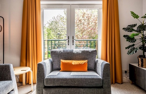 Exeter House | Pass the Keys | Stylish holiday townhouse by the Quay with parking