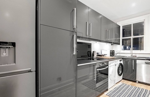 Chelsea Riverside Apartment | Pass the Keys | Top Floor Chelsea Harbour Apartment