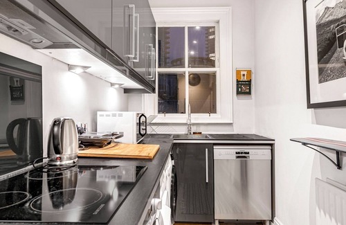 Chelsea Riverside Apartment | Pass the Keys | Top Floor Chelsea Harbour Apartment