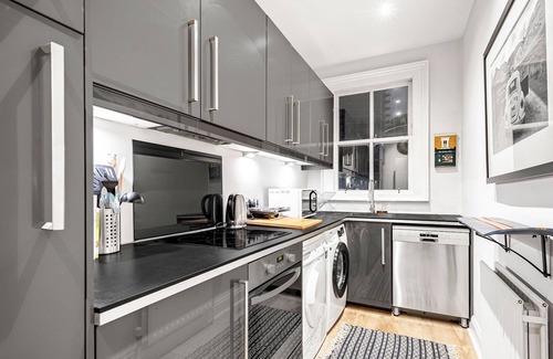 Chelsea Riverside Apartment | Pass the Keys | Top Floor Chelsea Harbour Apartment