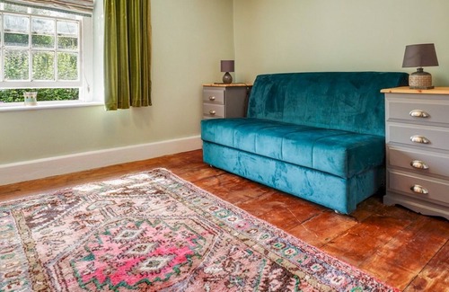Glandyfi House | Pass the Keys | Traditional 19th C Stone Cottage