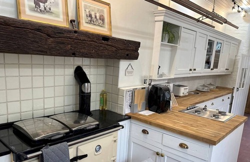 Leominster House | Pass the Keys | Ultimate retreat with pool and sauna