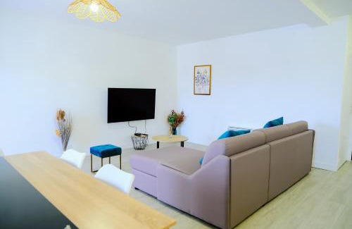 Melun Apartment | PASSIFLORA - Spacieux T3 -70 m2 - Arrivée Autonome - Parking Privé Gratuit