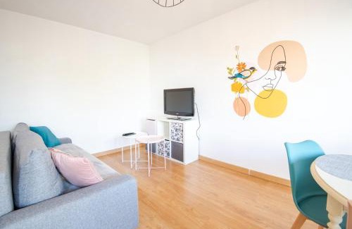 La Fuye-Velpeau Apartment | Pastel colors - Tours