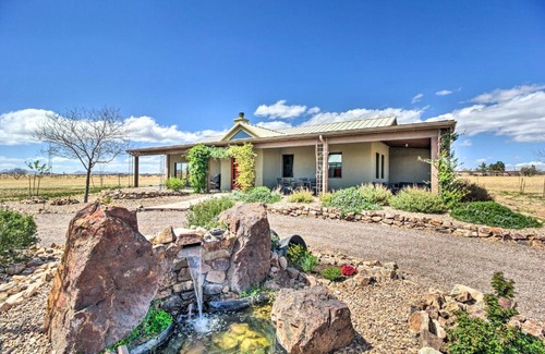 Elgin House | Pastoral Elgin Escape with Covered Patio and Grill!