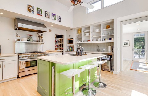 Wainscott House | Pathside Cove by Rove Travel - 4BR Villa with Outdoor Spaces