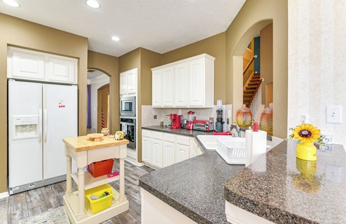 Pearland House | Patio, BBQ & Yard: Family Retreat in Pearland