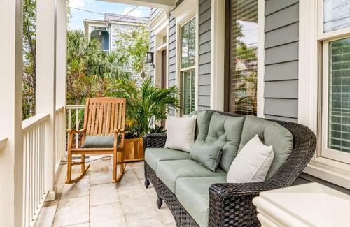 Cannonborough Elliotborough House | Patio Porches and Parking - 2 Blocks to King