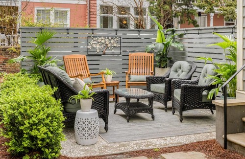 Cannonborough Elliotborough House | Patio Porches and Parking - 2 Blocks to King