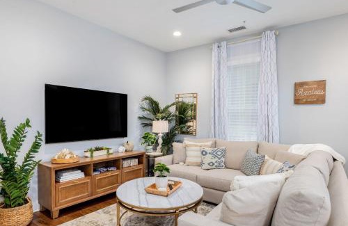 Cannonborough Elliotborough House | Patio Porches and Parking - 2 Blocks to King