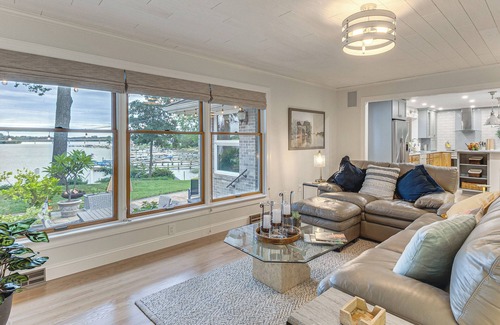 Earlville House | Patio & Water Views: Serene Bohemia River Escape!