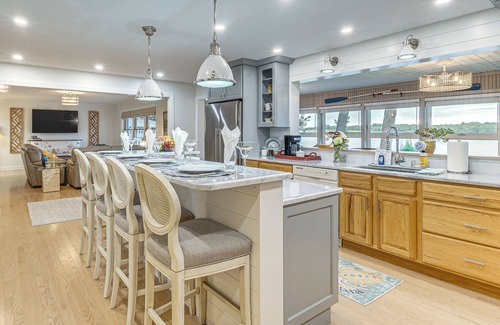 Earlville House | Patio & Water Views: Serene Bohemia River Escape!