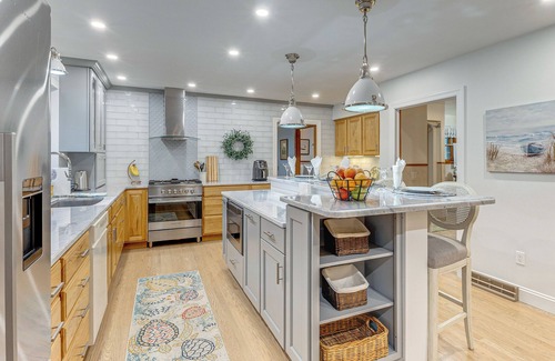 Earlville House | Patio & Water Views: Serene Bohemia River Escape!