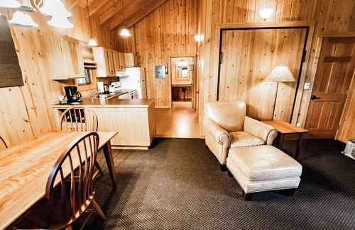 Winthrop House | Patterson Lake Cabin - 1 Queen/1 Queen Murphy/1 Twin