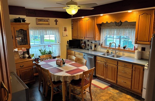 Patton House | Pattonia-Sleeps 13 comfortably in the Laurel Highlands