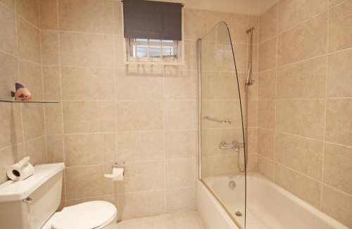 Folkestone Villa | Pavilion Villa by Bluescape