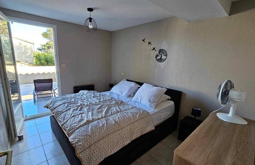 Saint-Pierre-la-Mer Cabin | Pavillon 51m2 Calme, Confortable, Avec vue mer à 10min de la Plage