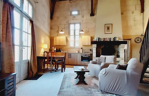 Bourdeilles House | Pavillon, Château des Sénéchaux, an amazing refuge on the banks of the river.