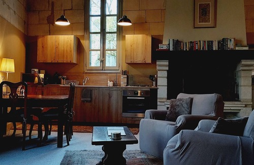 Bourdeilles House | Pavillon, Château des Sénéchaux, an amazing refuge on the banks of the river.