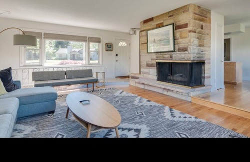 Coloma House | Paw Paw Lake - All Sports Lake - Private Lakefront