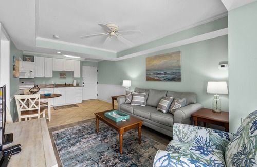 North Litchfield Beach Condo | Pawleys Poolside at Litchfield Resort