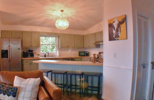 Beech Mountain Cottage | "Paws" for Views; Hot Tub; 2 Minutes to Slopes