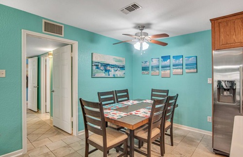 Port Aransas Condo | Pawsitively Paradise | Pet Friendly, Large Patio