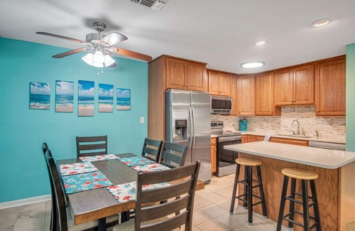 Port Aransas Condo | Pawsitively Paradise | Pet Friendly, Large Patio