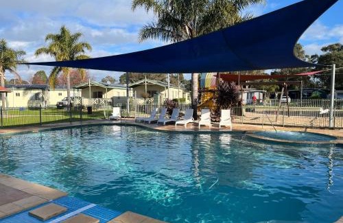 Paynesville Hotel | Paynesville Holiday Park