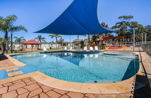Paynesville Hotel | Paynesville Holiday Park