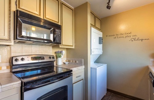 Crown Point Condo | PB Condo only Steps to the Bay with Private Patio!