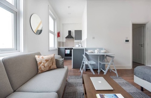 Abingdon Apartment | PBC | Large Studio - Earl's Court 119 - EC6