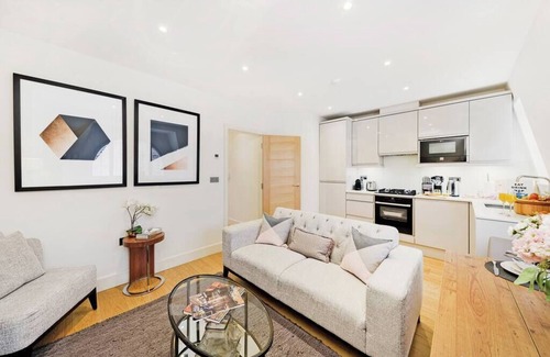 Colville Apartment | PBC | Luxury Two Bedroom Apartment in Soho GT14