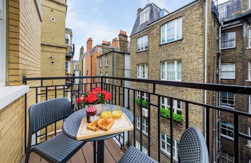 Colville Apartment | PBC | Modern One Bedroom Apartment in Soho GT8
