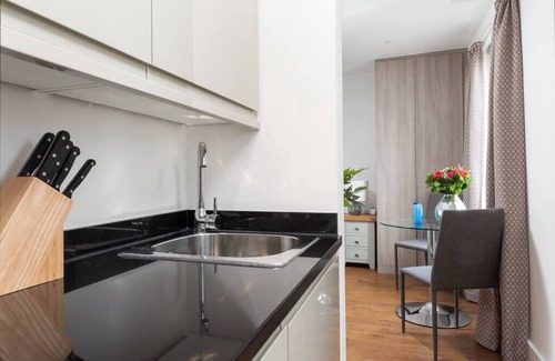 Colville Apartment | PBC | Modern Studio Apartment in Bayswater LS13