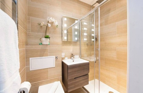Colville Apartment | PBC | Modern Studio Apartment in Bayswater LS13