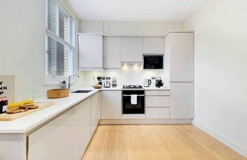 Colville Apartment | PBC | One Bedroom Apartment in Soho GT6