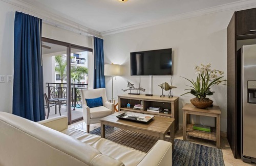 Washington Condo | PC301 - Pool View - Perfect for a couple - Close to Palm Beach - 1BR