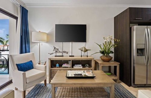 Washington Condo | PC301 - Pool View - Perfect for a couple - Close to Palm Beach - 1BR