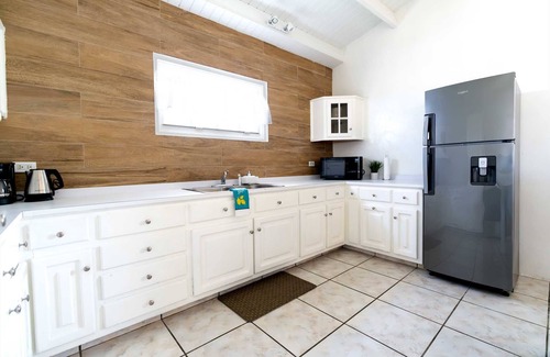 Pos Chiquito House | PCH23N - Close to Mangel Halto - Breezy Getaway 3BR