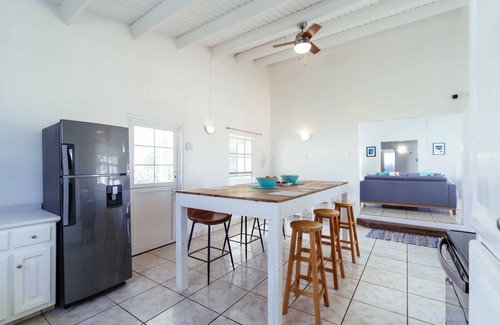 Pos Chiquito House | PCH23N - Close to Mangel Halto - Breezy Getaway 3BR